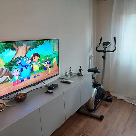Lovely 1-bedroom Подгорица