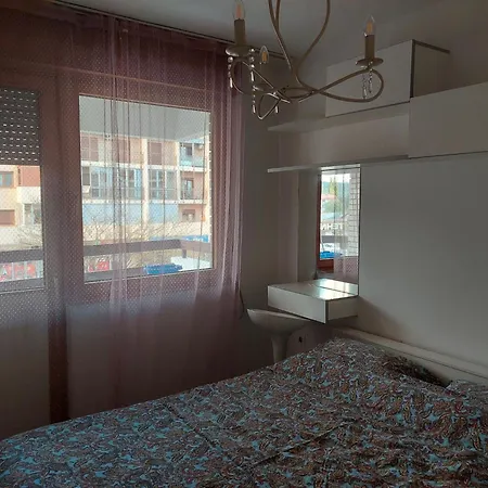 Lovely 1-bedroom Апартаменты *